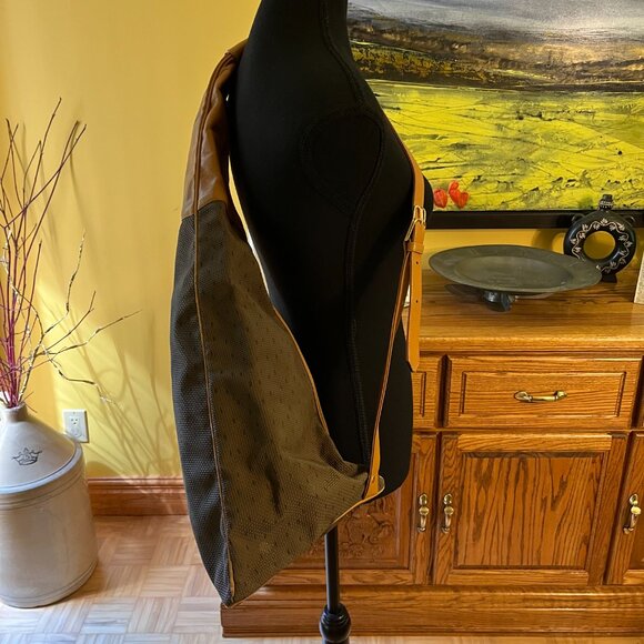 🇫🇷 Yves Saint Laurent Vintage Leather Sling Style Shoulder Bag - RARE! - Picture 2 of 16